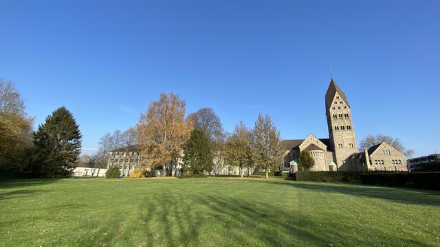 Gerther Krankenhaus und Elisabeth-Kirche mit Park (2019)