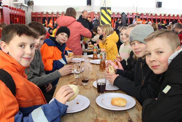 Bunt gemixt  aus der Serie: Rund 170 Teilnehmer waren bei der 15. Umweltsammelaktion wieder dabei | Foto: © Jürgen Thoms 