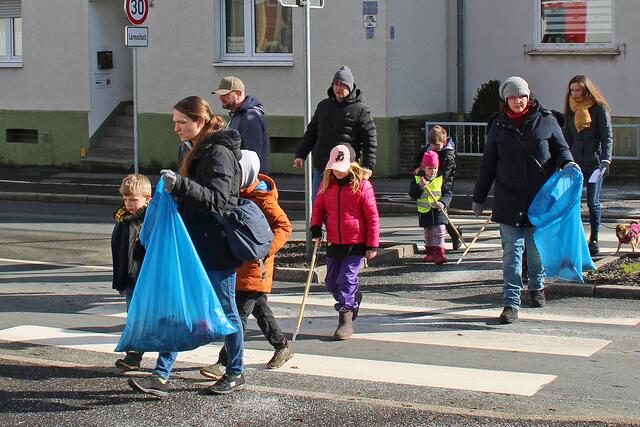 Bunt gemixt  aus der Serie: Rund 170 Teilnehmer waren bei der 15. Umweltsammelaktion wieder dabei | Foto: © Jürgen Thoms  