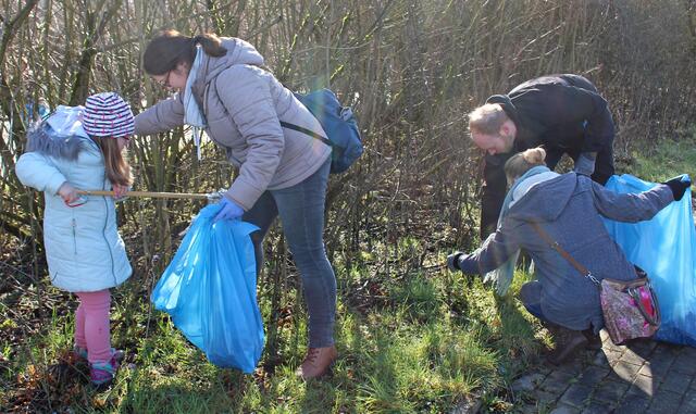 Bunt gemixt  aus der Serie: Rund 170 Teilnehmer waren bei der 15. Umweltsammelaktion wieder dabei | Foto: © Jürgen Thoms 
