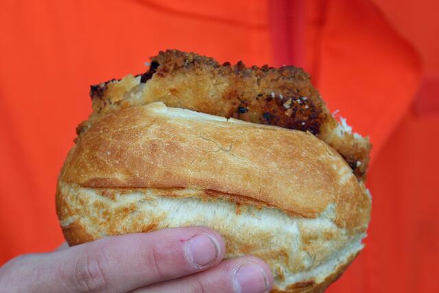 Bunt gemixt  aus der Serie: Rund 170 Teilnehmer waren bei der 15. Umweltsammelaktion wieder dabei - Schnitzelbrötchen zum Abschluss | Foto: © Jürgen Thoms 