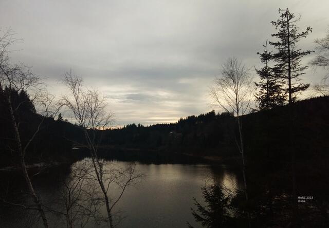 frühe Abendstunden an einem See