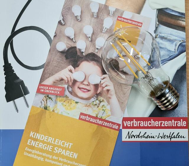 ENERGIESPAREN: Zahlreiche Tipps und Materialien für Groß und Klein sind kostenlos in der Verbraucherzentrale erhältlich.