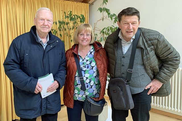 Dr. Hans Wille (Ehrenvorsitzender Parkinson Forum e. V., Unna), Beate Peukmann und Gerard Schneider (Vorstandsmitglied mit besonderen Aufgaben  Parkinson Forum e. V., Unna)
