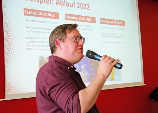 Anhand des Gospelkirchentages in Hannover 2022 erläuterte Projektleiter Ansgar Jockisch das Programm an den drei Festivaltagen. | Foto: Kirchenkreis Essen/Stefan Koppelmann