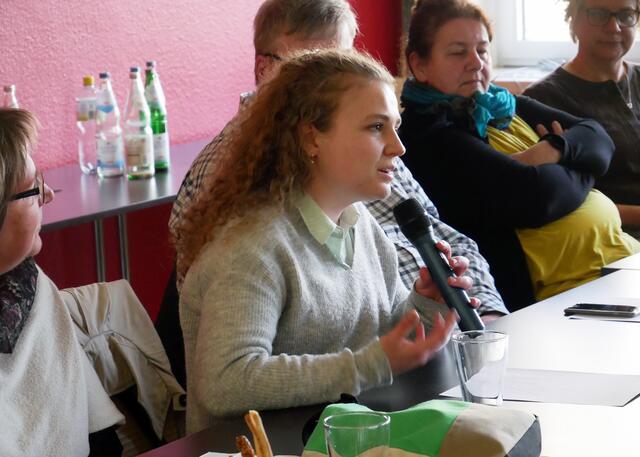 Im Interview Berichtete Lina Wittemeier, Pop-Kantorin des Bistums Essen, über die Eindrücke und Erfahrungen, die sie beim Gospelkirchentag in Hannover 2022 gesammelt hatte. | Foto: Kirchenkreis Essen/Stefan Koppelmann