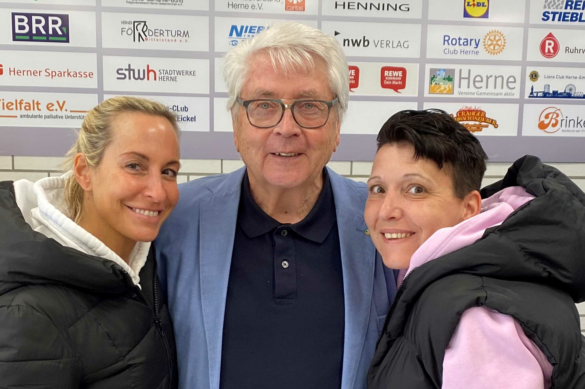 Zahnärzte an der Kreuzkirche helfen Herner Tafel Maske gegen Spende Herne Zahnärzte an der Kreuzkirche helfen Herner Tafel Maske gegen Spende Herne