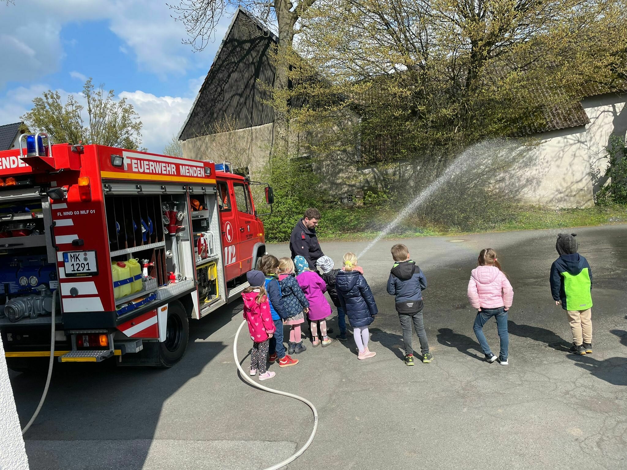 Feuerwehr hautnah: Brandschutzerziehung in Kindergarten und Grundschule