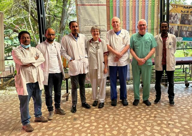 Im Attat-Hospital in Äthiopien haben die beiden Mediziner auf Einladung der Ordensschwester und Gynäkologin Sr. Rita Schiffer ganze neue Eindrücke gewinnen können.  | Foto: Schumacher / Trenn