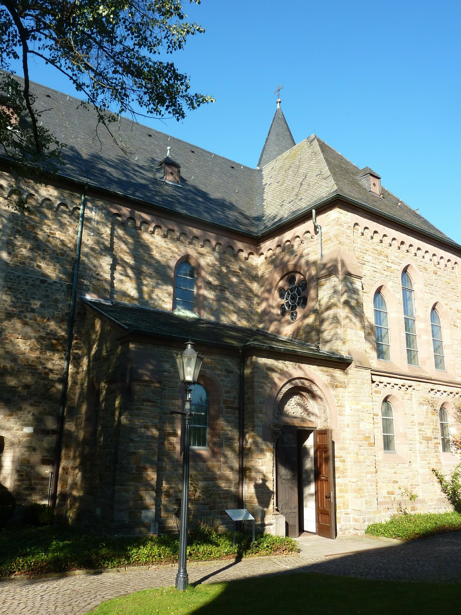 Suasana Maiandacht di St. Mariä Himmelfahrt, Mülheim an der Ruhr