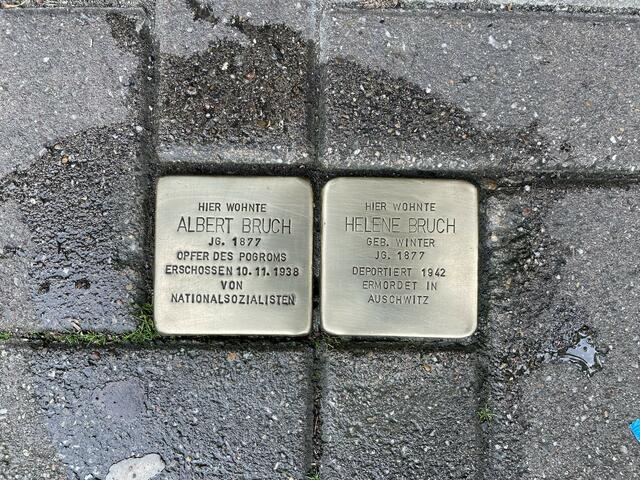 Gereinigte Stolpersteine der Eheleute Albert und Helene Bruch | Foto: Robert Schmidt