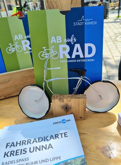 Die neuen Fahrradkarten und andere Tipps waren stark gefragt. Jederzeit auch jetzt noch zu kriegen - bei der Umweltberatung der Verbraucherzentrale und im Rathaus.