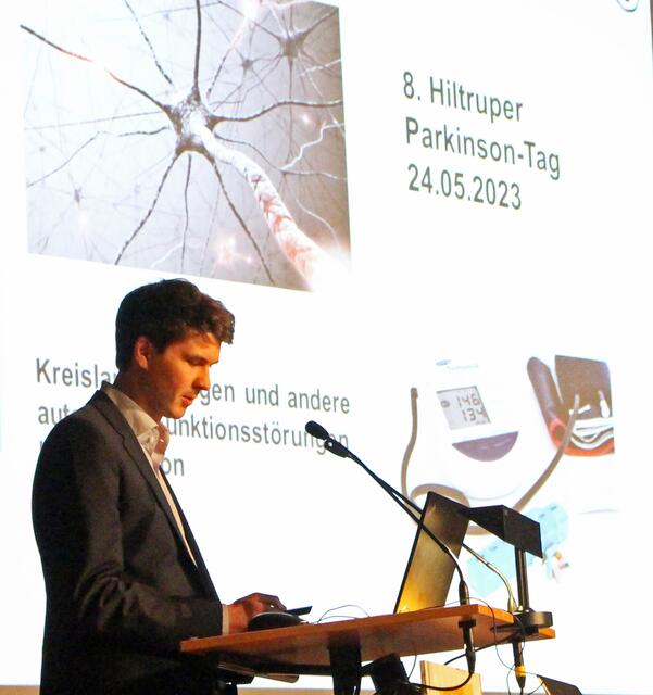 Oberarzt Jan Merfort zum Thema: Kreislaufstörungen und andere autonome Funktionsstörungen beim Parkinson
 | Foto: © Jürgen Thoms 