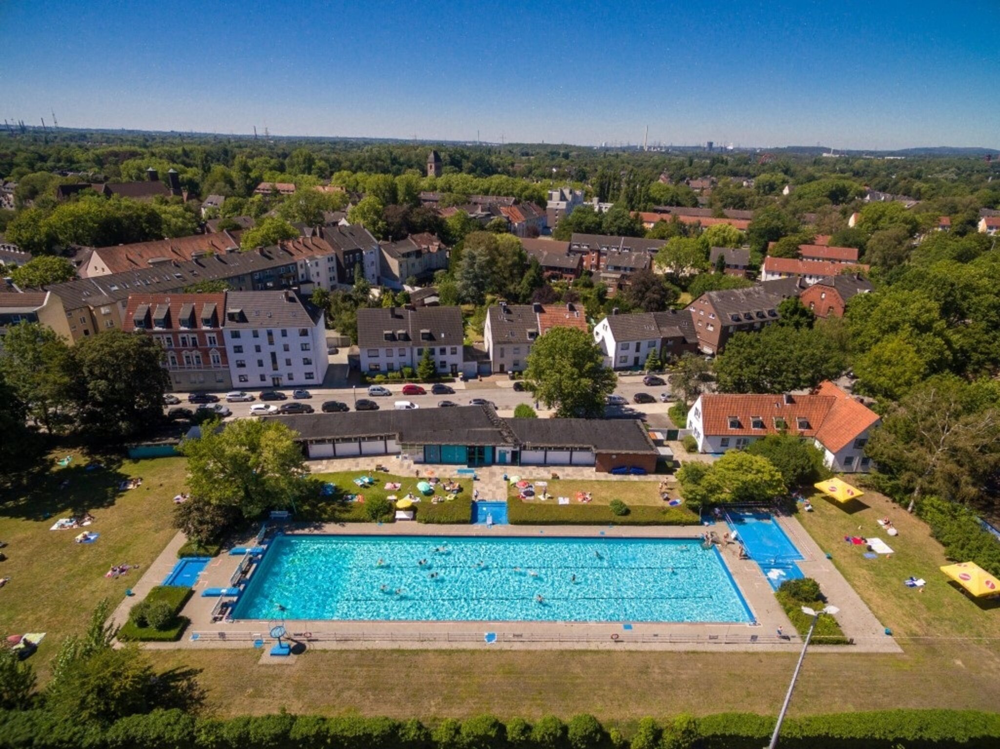 AB NACH DRAUSSEN FREIBAD AM JAHNPLATZ STARTET AM SAMSTAG IN DIE