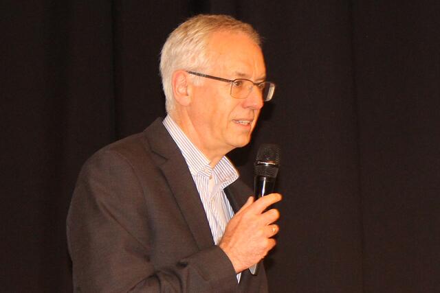 Dr. med. Wolfgang Kusch Chefarzt Dr. med. Wolfgang Kusch Chefarzt der Klinik für Neurologie mit Klinischer Neurophysiologie Herz-Jesu-Krankenhaus, Münster-Hiltrup | Foto: © Jürgen Thoms 