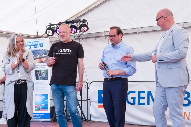 Rolf Siepmann und das Moderatorenteam begrüßen unseren Oberbürgermeister