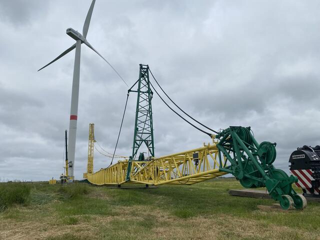 Spezialkran noch am Boden | Foto: umbehaue