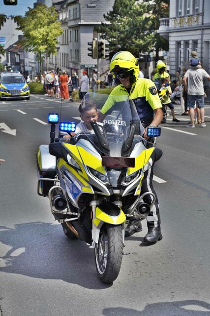 Titel: Kindertraum.
Foto aus Story: „Nachricht: IBSV Schützenfest in Iserlohn.

Foto Impressionen aus großem Festzug vom IBSV Schützenfest 2023 in Iserlohn.“ | Foto: Jörg Schubert - #schubertj73
