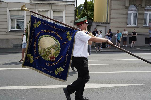 Titel: Fahne 4 Kompanie.
Foto aus Story: „Nachricht: IBSV Schützenfest in Iserlohn.

Foto Impressionen aus großem Festzug vom IBSV Schützenfest 2023 in Iserlohn.“ | Foto: Jörg Schubert - schubertj73
