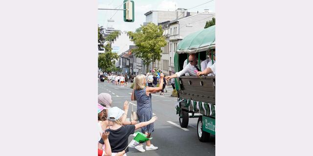 Titel: Rose
Foto aus Story: „Nachricht: IBSV Schützenfest in Iserlohn.

Foto Impressionen aus großem Festzug vom IBSV Schützenfest 2023 in Iserlohn.“ | Foto: Jörg Schubert - #schubertj73