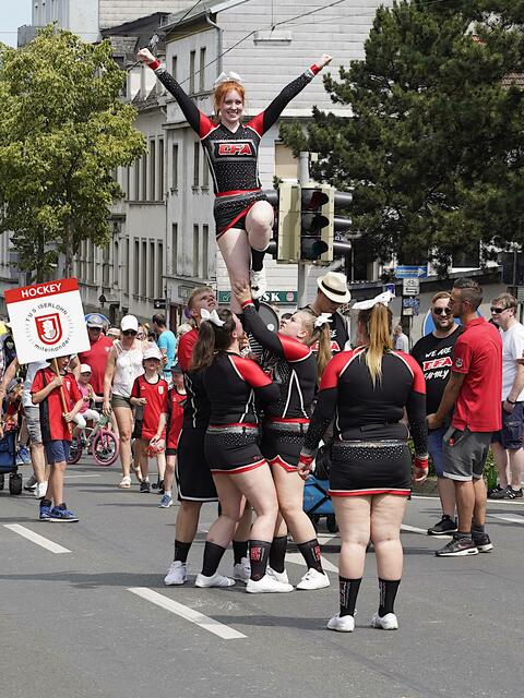 Titel: Cheerleading, TUS Iserlohn 2
Foto aus Story: „Nachricht: IBSV Schützenfest in Iserlohn.

Foto Impressionen aus großem Festzug vom IBSV Schützenfest 2023 in Iserlohn.“

 | Foto: Jörg Schubert - #schubertj73