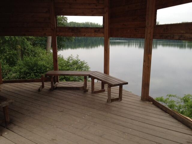 Die schützenden Wände wurden mutwillig eingetreten. | Foto: Daniela Hitzemann