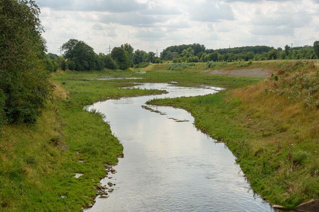 Die Emscher in ihrem neuen, natürlich angelegtem Bett