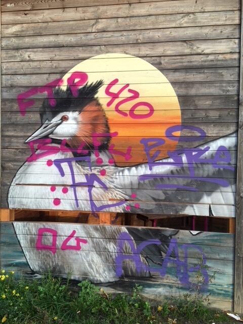 Die Wandgemälde wurde mit Graffiti verschandelt. | Foto: Daniela Hitzemann