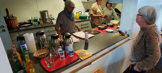 Sorgten für das leibliche Wohl bei allen Beteiligten und den BesucherInnen:
Die Mitarbeiterinnen des Seniorenkreises der Ev. Kirchengemeinde Brackel.
