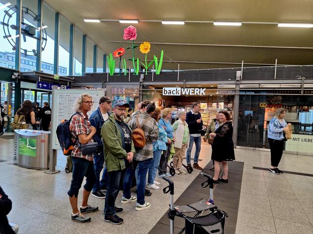 Begrüßung mit Klobürsten Micro.