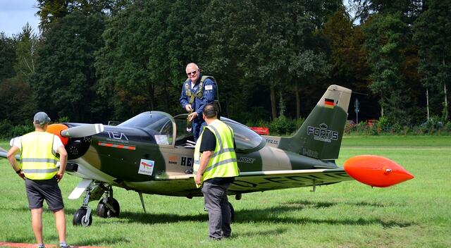 Kunstflieger Niebergall | Foto: Horst Nauen