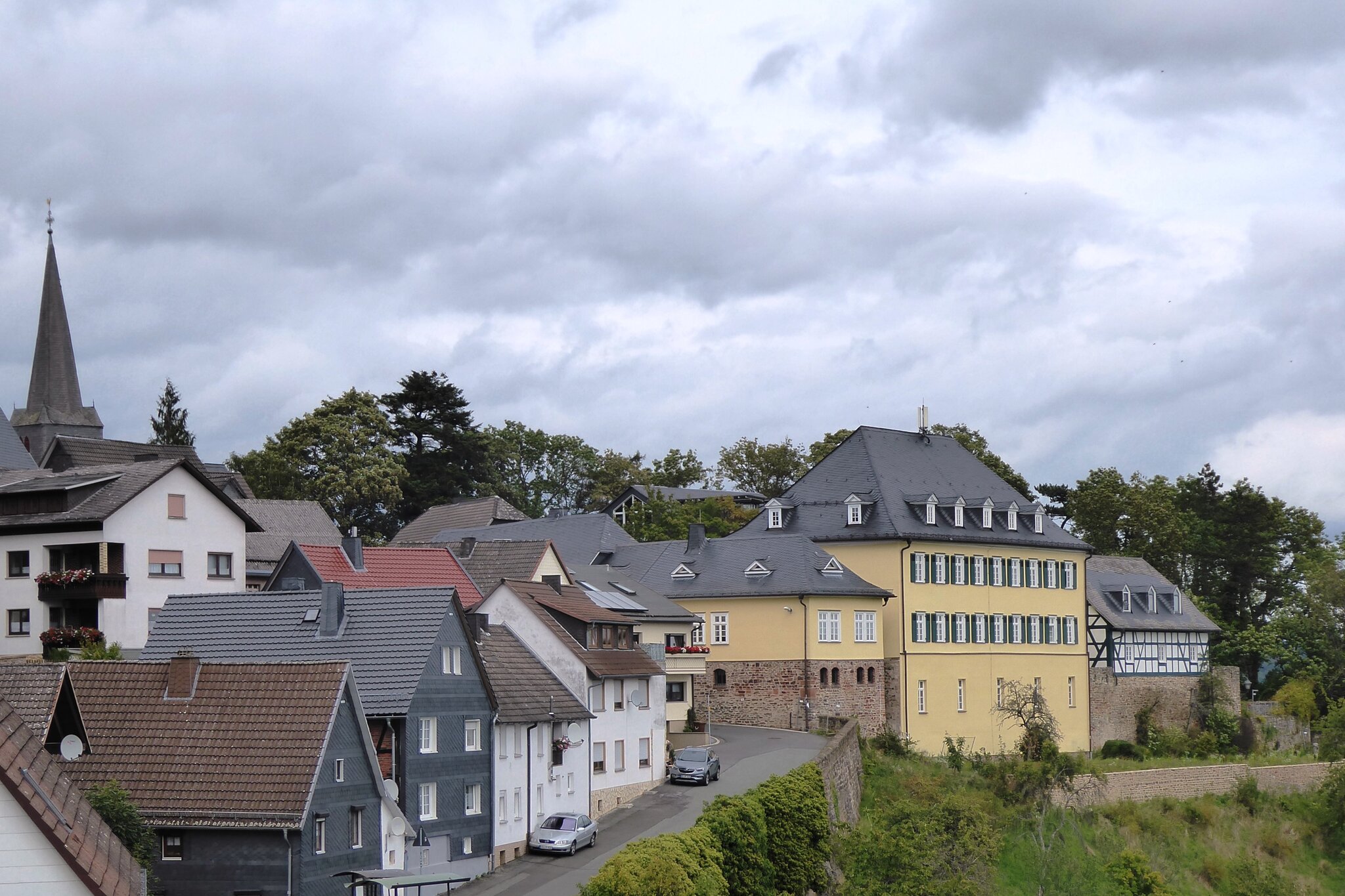 Battenberg (Eder) Blick zur Marienkirche und zur Neuburg.