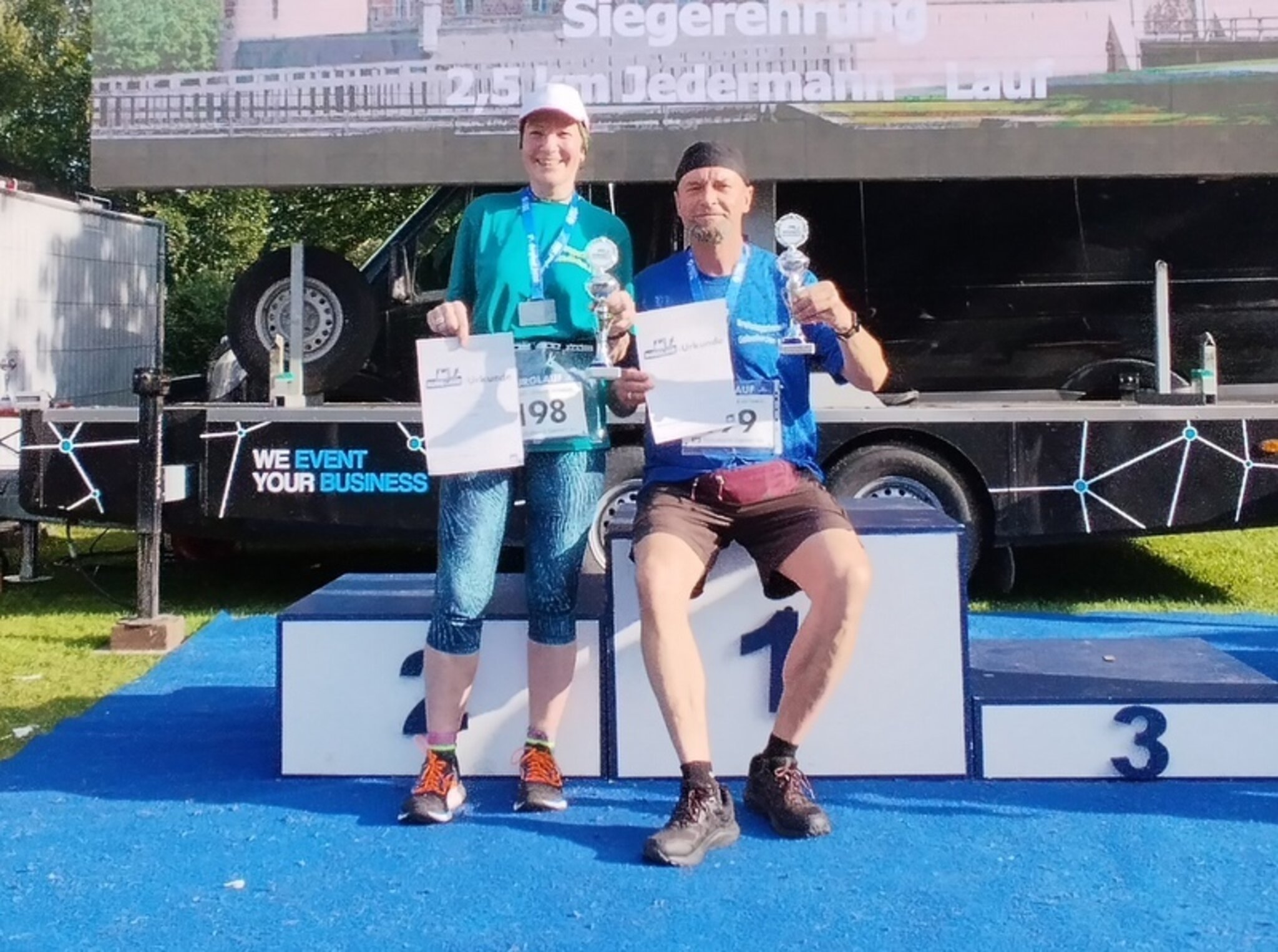 Dres. Birgit Patzak-rauprich Und Uwe Rauprich Walking in Gemen und Gladbeck: Pokale für Birgit und Uwe Otto
