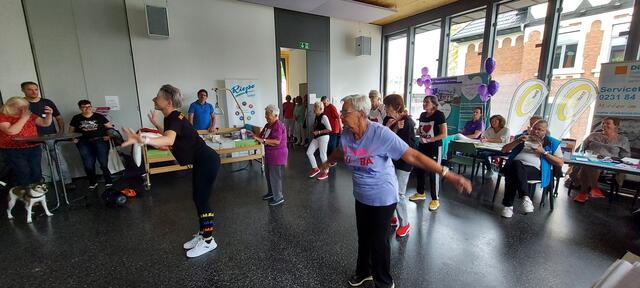 … der Zumba Gold Tanzgruppe, …