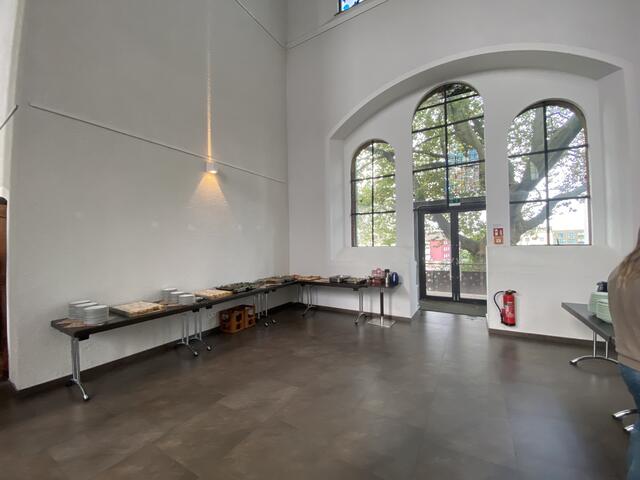 Buffet und Notausgang | Foto: umbehaue