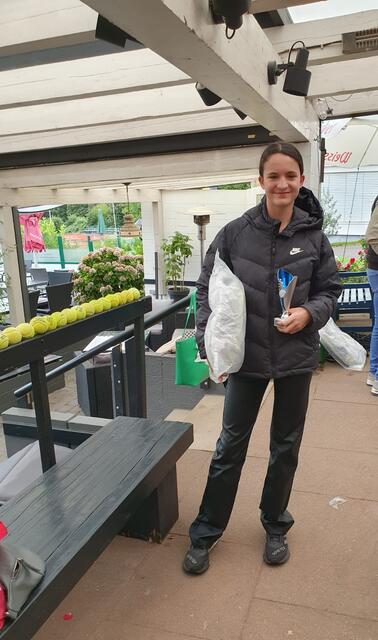 Klara von zur Gathen gewinnt in der U15 Konkurrenz der Mädchen. | Foto: Ihlo (Netzballverein)