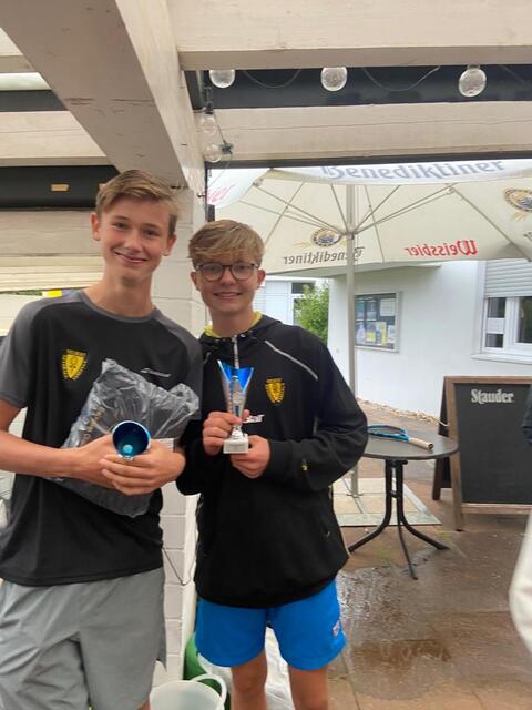 In der U15 Konkurrenz der Jungen holte sich Marlon Eick (rechts) den Titel, Simon Hilgert (rechts) den Vizetitel.
 | Foto: Ihlo (Netzballverein)