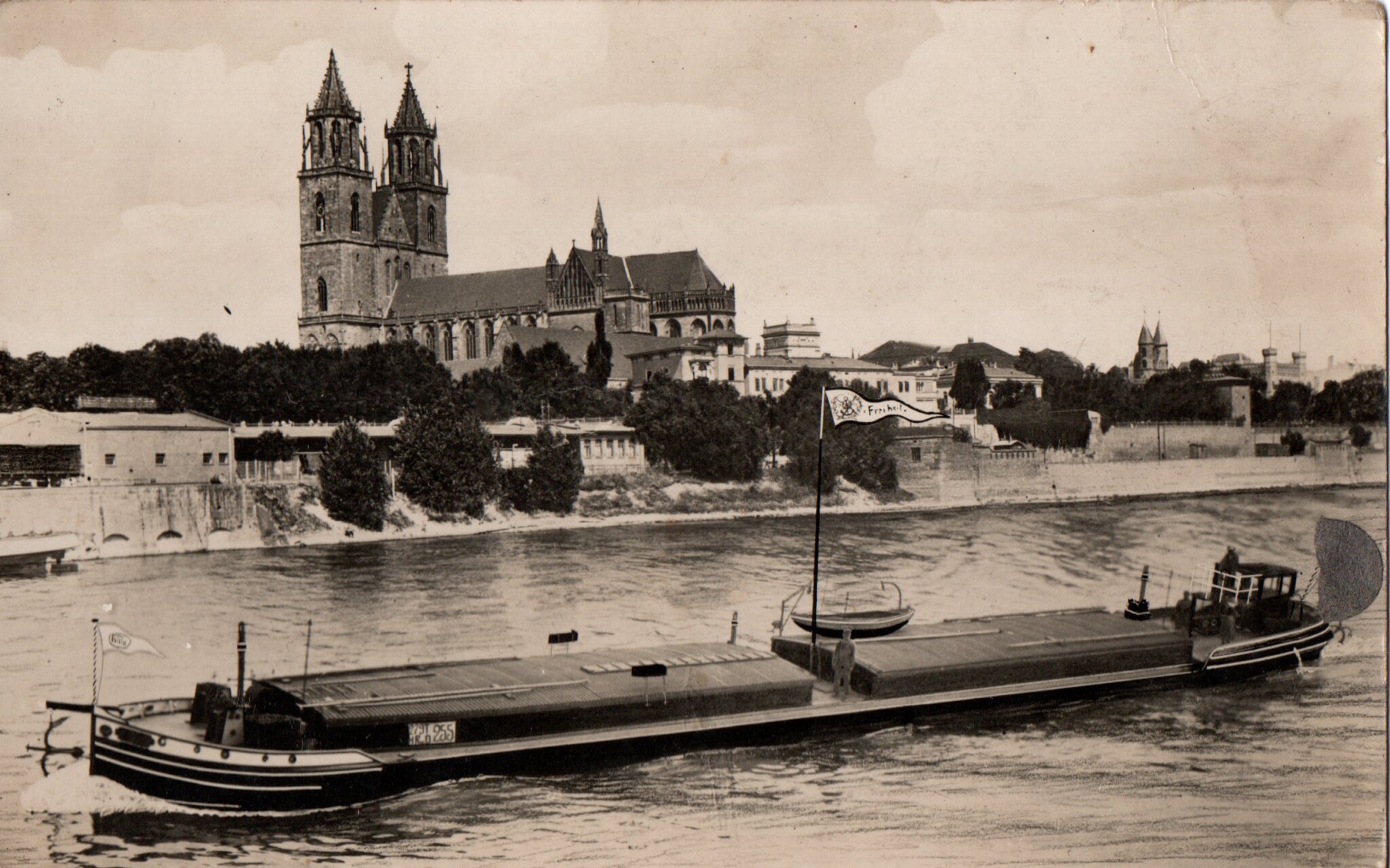 Motorschiff Freiheit in Magdeburg Güterschiff Freiheit am Magdeburger