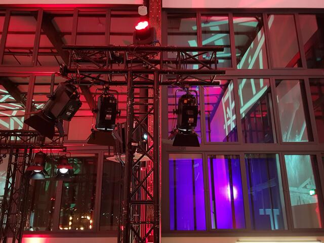 Die Halle 8 wurde passend ausgeleuchtet