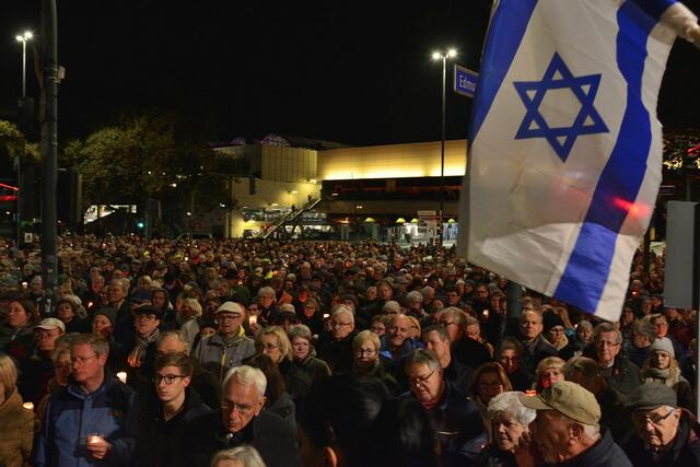 Vereinzelt waren israelische Flaggen zu sehen | Foto: Uwe Klein