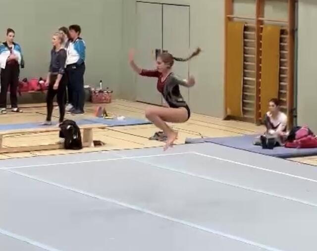 Lilli Heinke am Boden