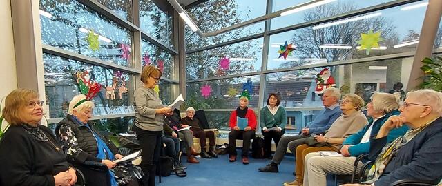 die Autorinnen und Autoren der Schreibwerkstatt ihre …