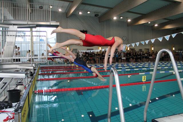 Im Nass der Sprung ins Nass.