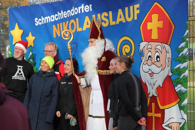 Der Nikolaus stand für Fotos zur bereit | Foto: Carina Fileccia