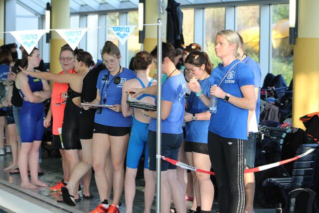 Trainer und Betreuer bei der Arbeit: