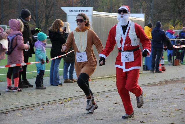 Der Weihnachtsmann macht dem Nikolaus Konkurrenz | Foto: Carina Fileccia