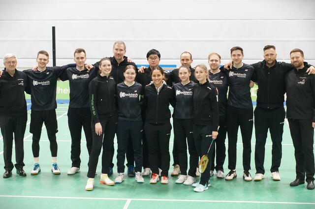 Familienfoto mit dem Gladbecker FC | Foto: Grün-Weiß Mülheim