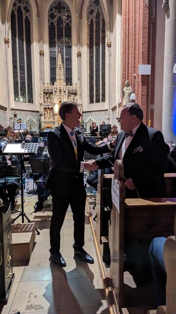 HBO-Konzertfoto 10.12.2023 Robert Wijnands begrüßt den neuen Dirigenten des Halderner Blasorchesters, Ferdi Hallen | Foto: Nane Schwarzkopf