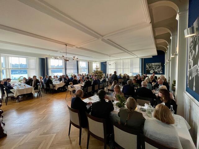 Festliches Essen in Imhoff's Parkhaus Hügel mit Seeblick | Foto: GesellschaftCASINO