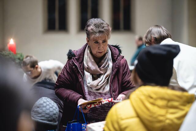 Die Mitarbeiterinnen vom Projekt LebensWert halfen bei der Verteilung. | Foto: Lars Heidrich / Projekt LebensWert